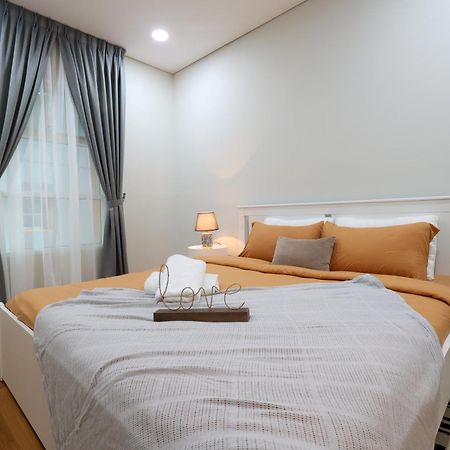 Calm Sojourn, Sky Suites Klcc Kuala Lumpur Exterior photo